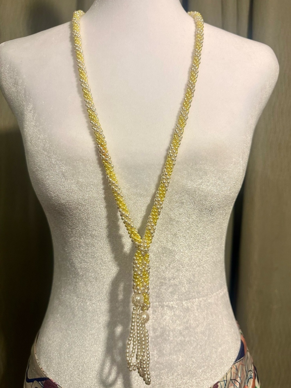 Vintage Rope Lariat Necklace White/Yellow FauxPearl Retro Glam Gatsby Coquette